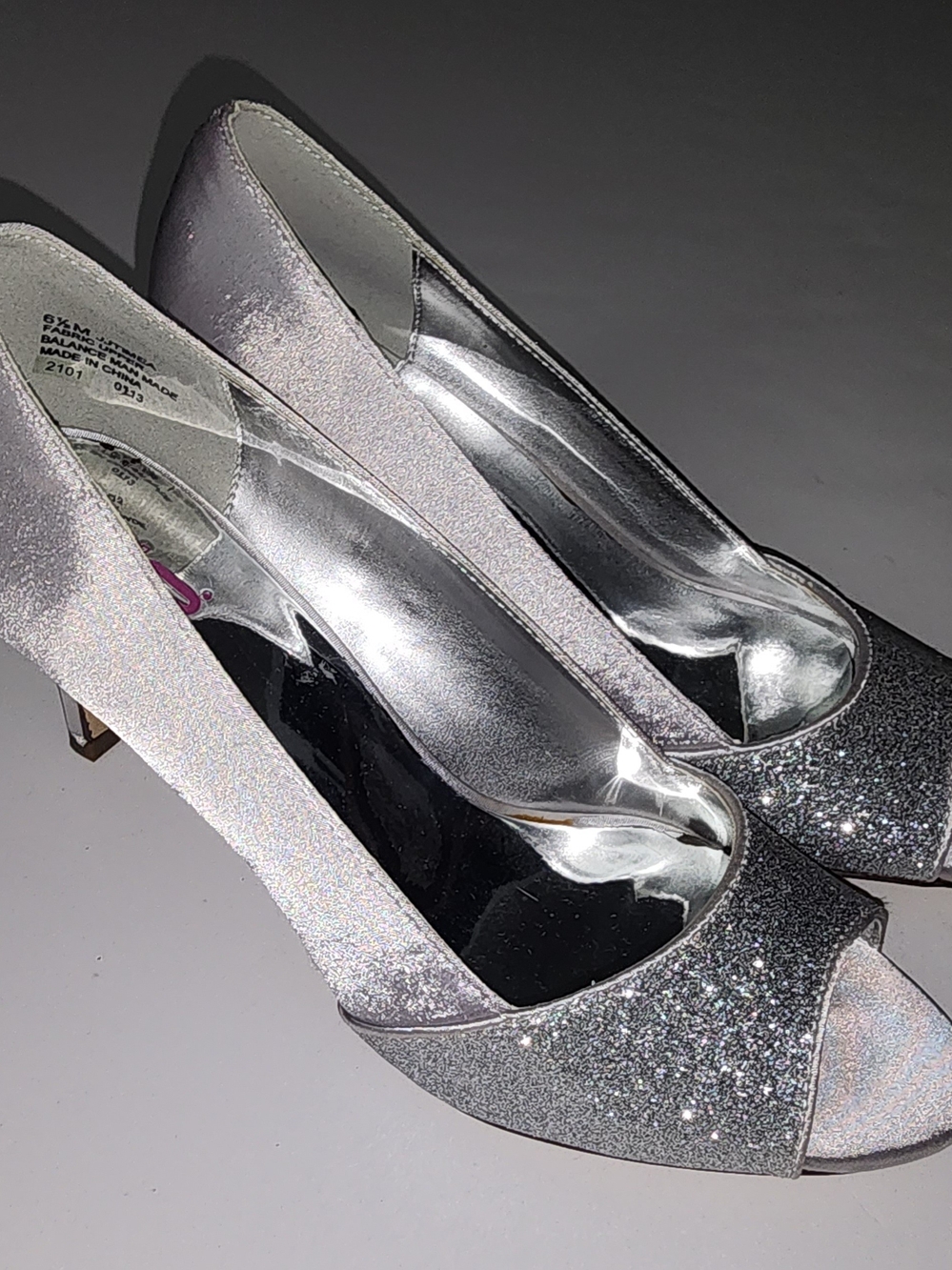 9 & Co. brand silver glitter peep-toe heels women's size 6.5